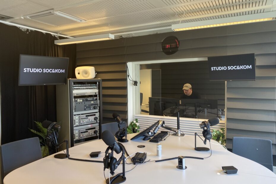 Bild inifrån inspelningsstudion vid Soc&kom.