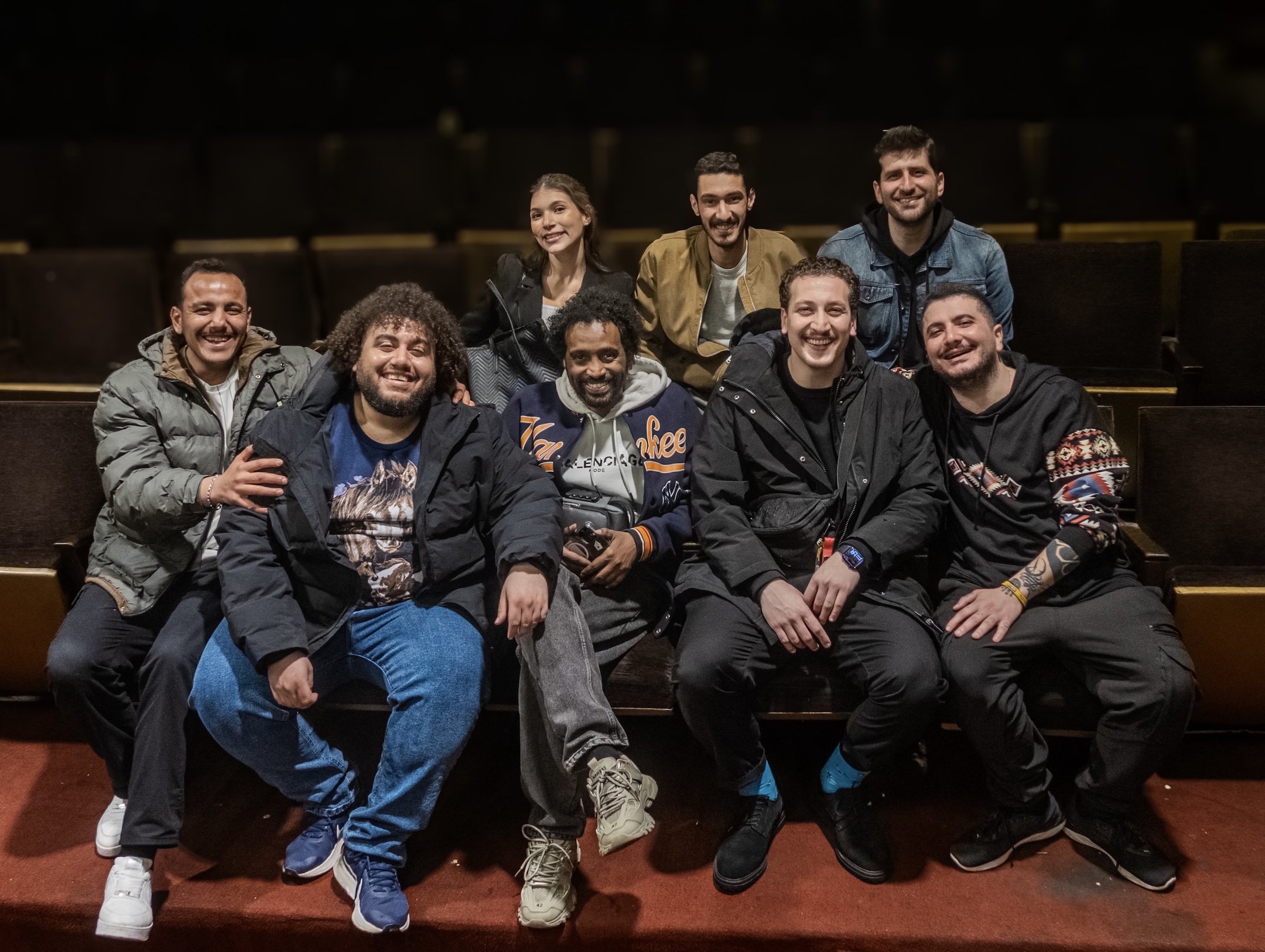 De har världens svåraste jobb: Att få Syriens befolkning att skratta